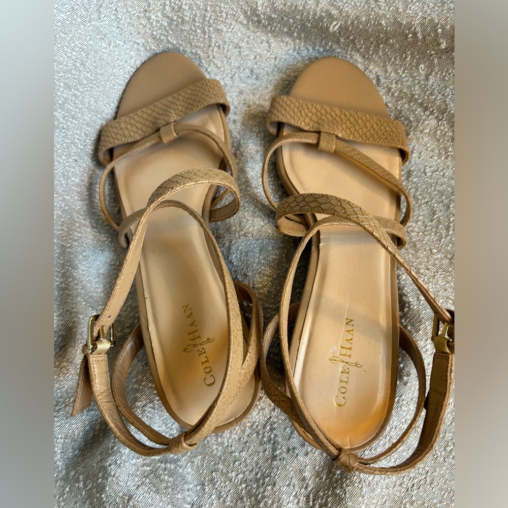 Cole Haan Textured Strappy Tan 1.5" Wedge Leather Sandal Size‎ 8 - Picture 5 of 9